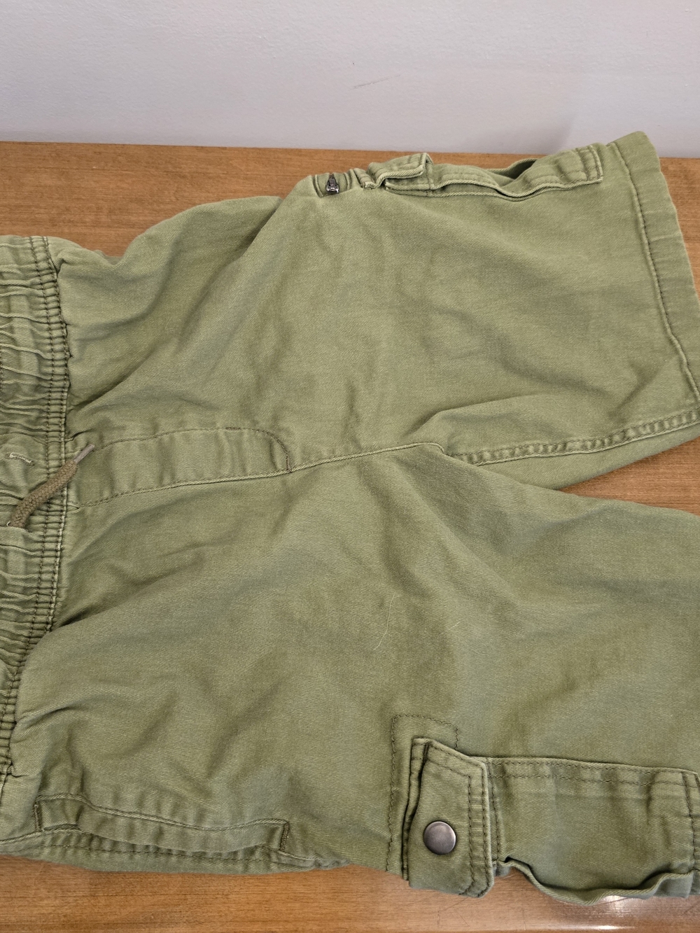 Boys  L (10/12)  Solid Green Cargo Shorts  Elastic Waist Cargo Pockets